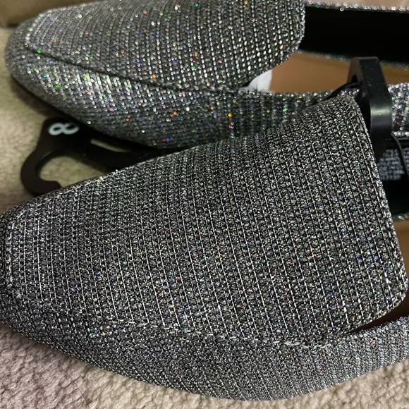 Women’s Belle Pointed-Toe Loafers - Picture 2 of 7